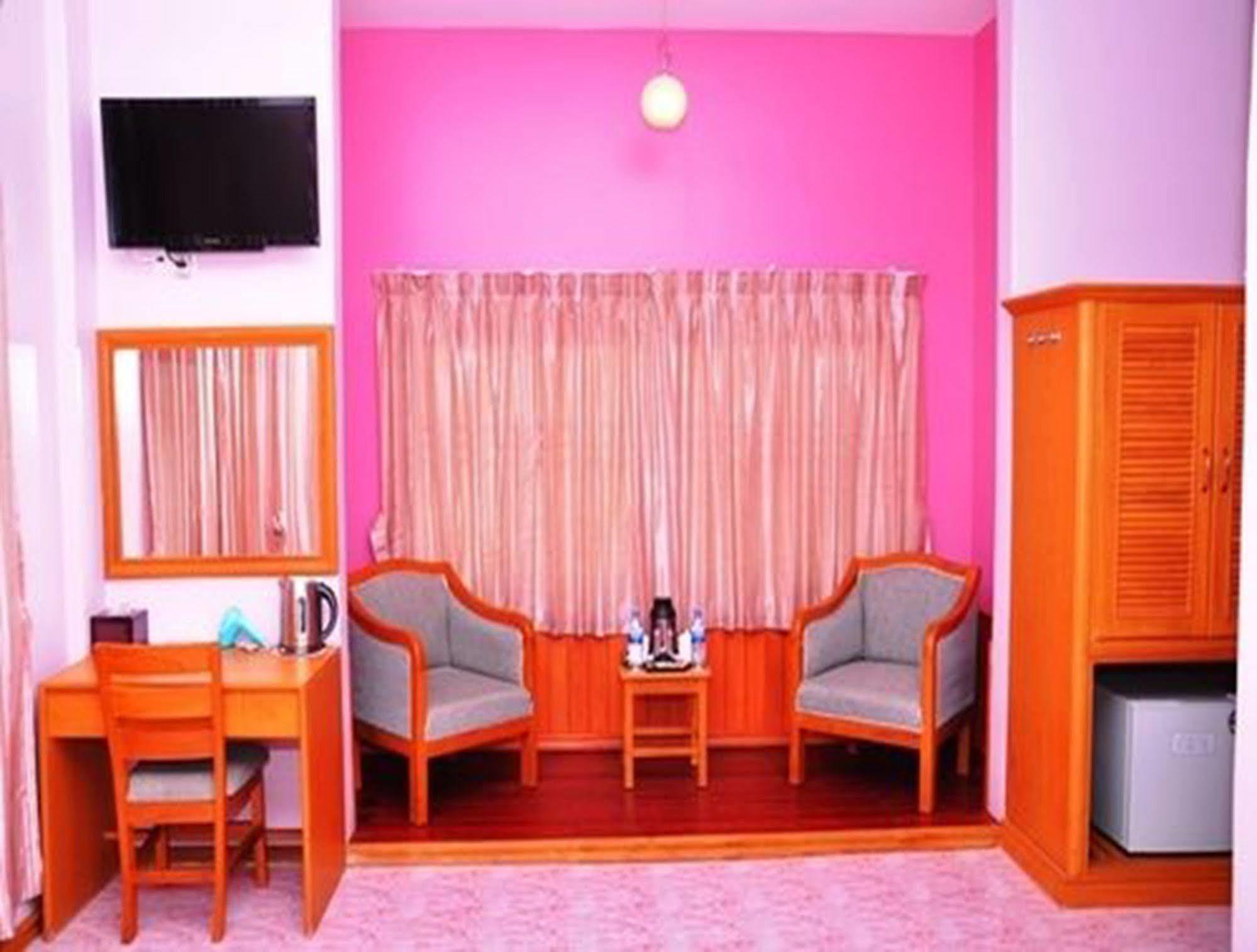 Royal 3* Pyin Oo Lwin